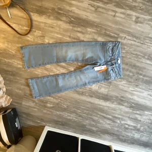 Blå jeans  - Blå Jeans  250kr 