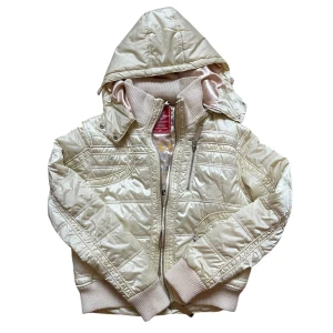 Vintage archive jacket  - Sjukt nice! Påminner om moncler maya, skriv för fler frågor. Bra skick :) 