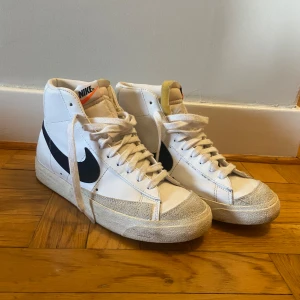 Nike blazer 39 - Nike blazer i storlek 39, sparsamt använda då jag snabbt insåg att de var lite för små för mig!