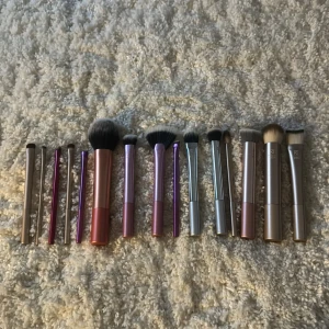 Smink borstar  - Säljer oanvända smink borstar som tyvärr inte kommit till någon användning, som nya 🤩