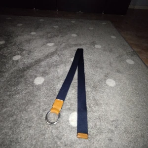 VÄVT GANT BÄLTE - Mörkblå, tyg och läder.