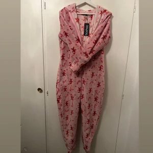 Onepiece - Storlek M, inte använd, fel storlek för mig annars jätte skön och mysig. 