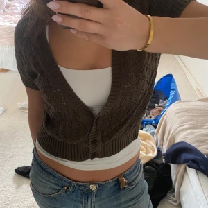 Mörkgrön bolero - Skitsnygg mörkgrön bolero, passar s/m. Färgen är som sista bilden!!! I fint skick