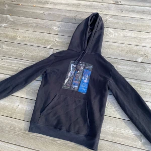 Saint laurent hoodie - Säljer nu min saint laurent Basquiat hoodie från SS21 kollektionen. Skick: 9,5/10. Storlek: S. Tveka inte på att höra av er om ni har några frågor eller funderingar!