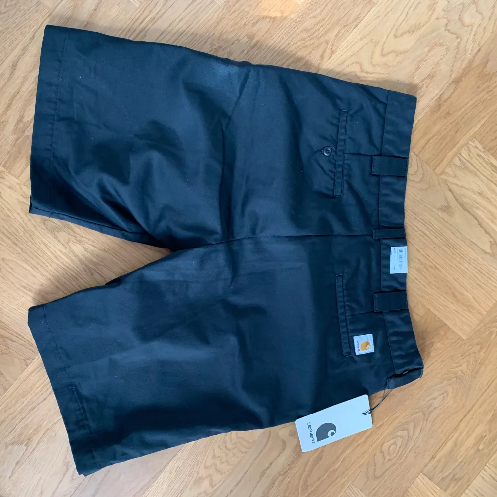 Ett par helt nya shorts ifrån carhartt. Storlek W36 . Shorts.