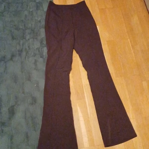 Oanvänd kostymbyxor  - Inte använda en enda gång för stora