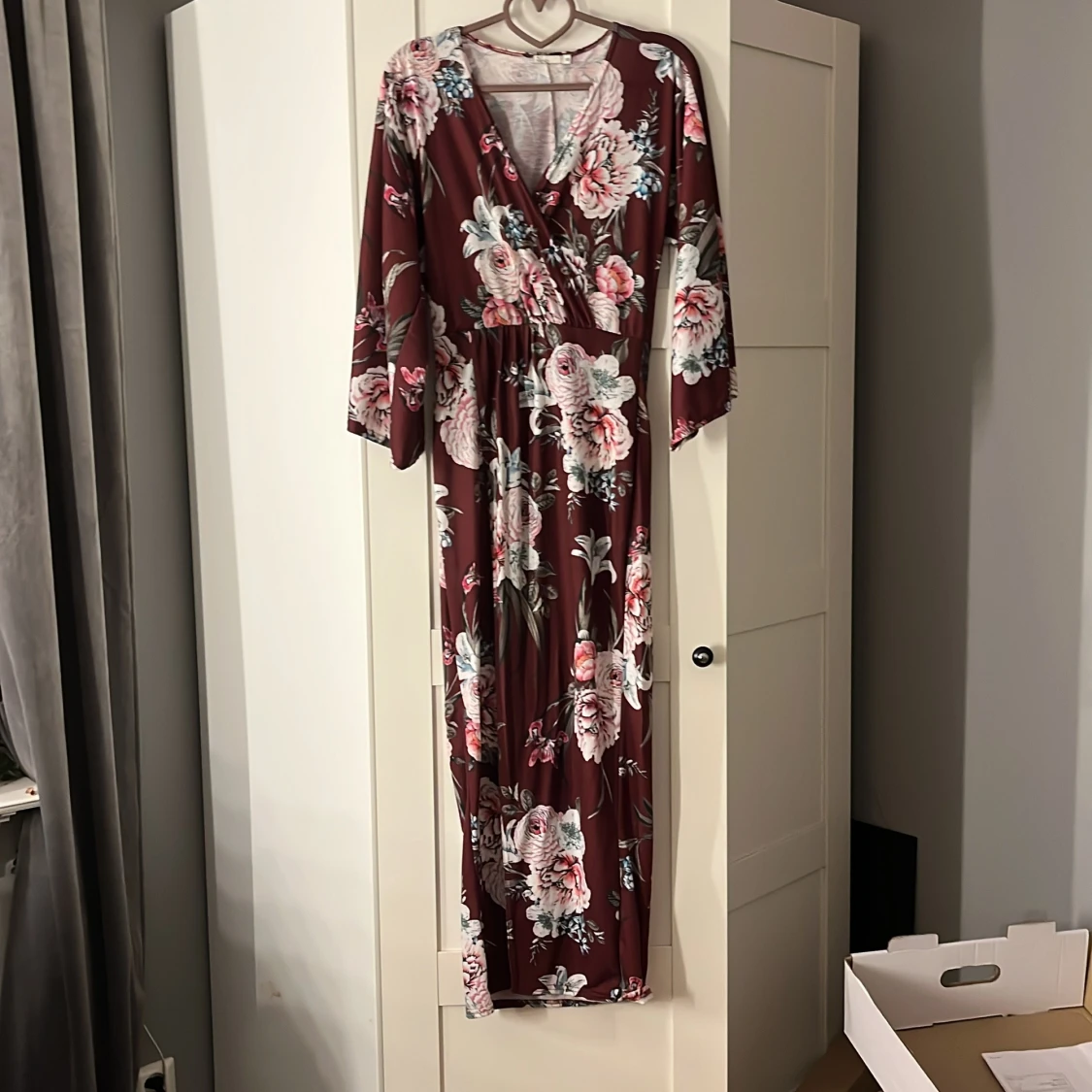 Blommig långklänning från NLY Trend