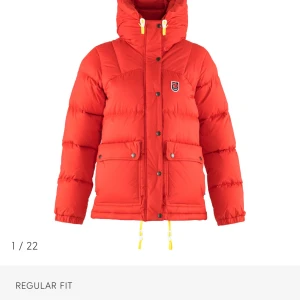 Fjällräven jacka - Röd fjällräven jacka i bra skick, storlek m i dammodell men skulle säga att den passar s/m. Nypris 6999