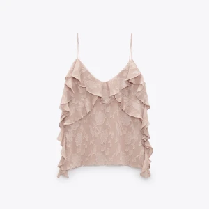 Festtopp med volanger - Rosa/beige linne med volanger, perfekt till både fest eller vardag🙌🏼Aldrig använd med prislappen kvar!