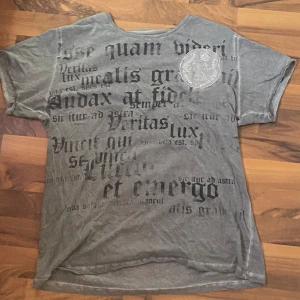 t-shirt - fint skick, inga defekter ! pris kan diskuteras 💓