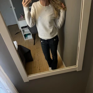 Fin stickad tröja!❤️ - Super mjuk och skön stickad tröja💞 Super mjukt material, lite nopprig. 