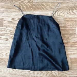 Fest topp - Topp med silverband, oanvänd. Xs men passar S.