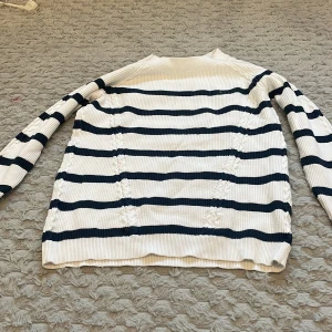 Tommy hilfiger stickat tröja - Stickat märkes tröja i fint skick