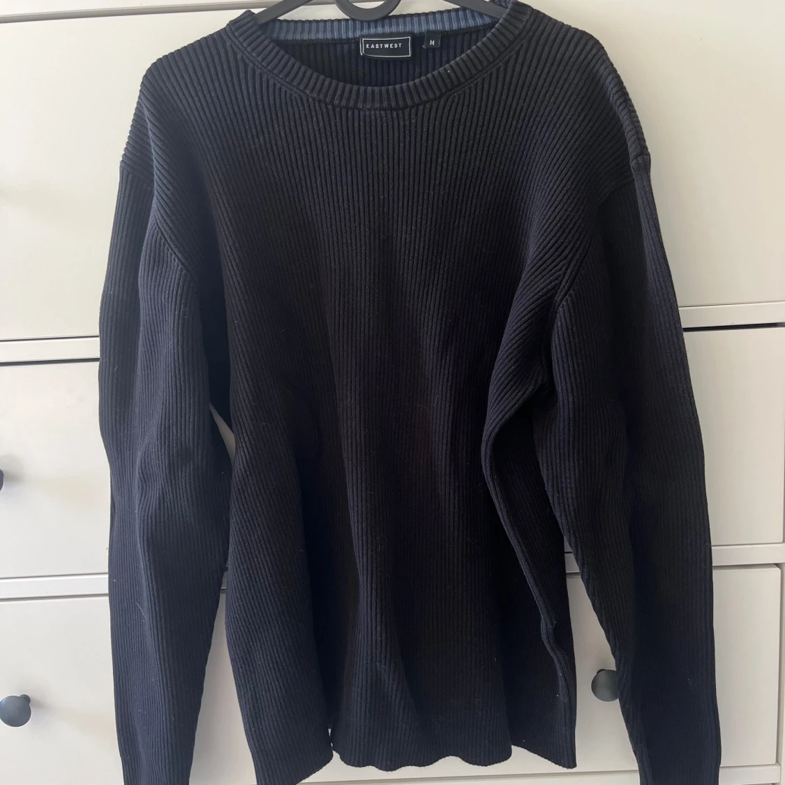 Svart långärmad tröja