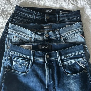 Replay jeans - As snygga replay jeans! Super bra skick och inga slitningar eller defekter, som nya 😀 Kolla kontot för flera par replay jeans👏 Modell: Anbass Mått: W27 L30