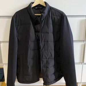 Cardigan Jacka - Cardigan Jacka från Zara i väldigt bra skick. Storlek L men passa M bättre.