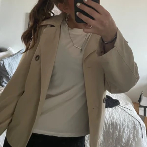 Kappa - Fin höstkappa i nyskick med knytning i bak❤️❤️