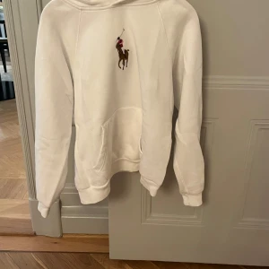 Ralph lauren hoodie!!🤍🤍 - Super fin Ralph lauren hoodie i bra skick!!🤍🤍