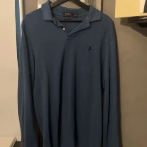 Ralph Lauren - Ralph Lauren långärmad pikétröja  Storlek M, använd fåtal gånger.