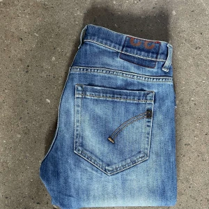 Dondup George Jeans  - Dondup Jeans | Säljer nu dessa sjukt snygga dondup jeans - Storlek: 32 - skick: 9.5/10 - nypris 3000 - vårt pris: 900kr 
