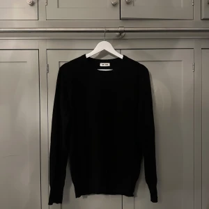 Soft goat tröja - Svart soft goat tröja i small. Använd men inga skador. Skriv om ni har frågor!