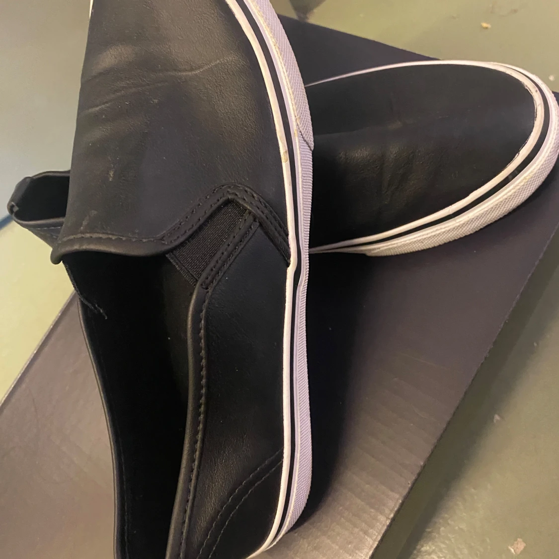 Svarta skor från Dividco - 90
