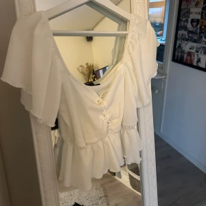 Topp - Super gullig och söt topp från Gina som aldrig kommit till användning tyvärr för den är super fin. 💘💘💘💘 Tveka inte på att ställa frågor vid funderingar!🩷
