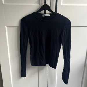 Zara topp - Fin och söt zara marinblå topp!!