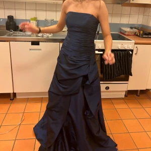 balklänning - Super fin balklänning, gör en intressekoll🩷 helt ny lappen kvar!