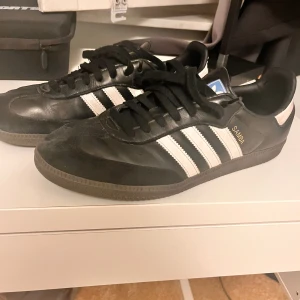 Adidas samba  - Bra skick  Storlek 45,5  Klassiska 