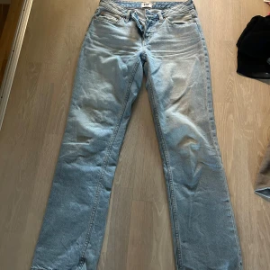 Ljus blåa jeans  - Ljusblåa jeans i fint skick 