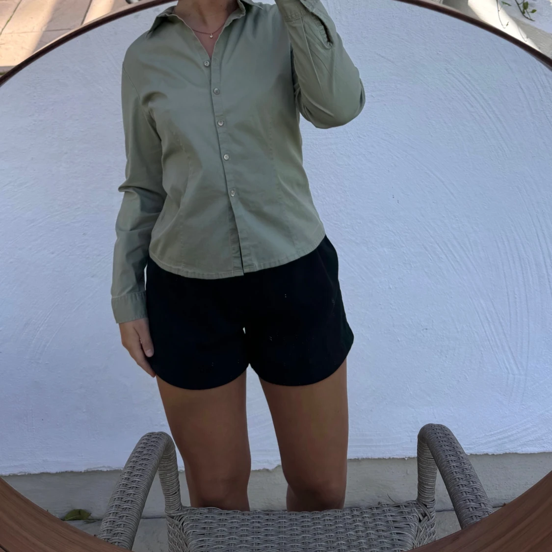 Olivgrön skjorta med knappar - 91