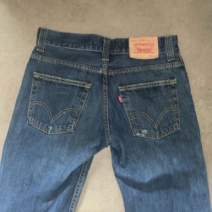 Levis 511 jeans - Levis 511 jeans i bra skick för billigt pris storleken är W32 L34 men de sitter som w30 L32 Kom privat för fler frågor!