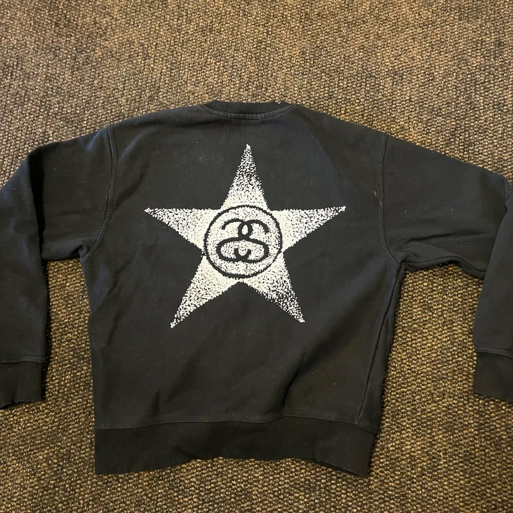 Skit fet vintage stussy tröja, tveka inte om att skriva till mig om ni har några frågor om mått eller något. pris kan såklart diskuteras. . Hoodies.