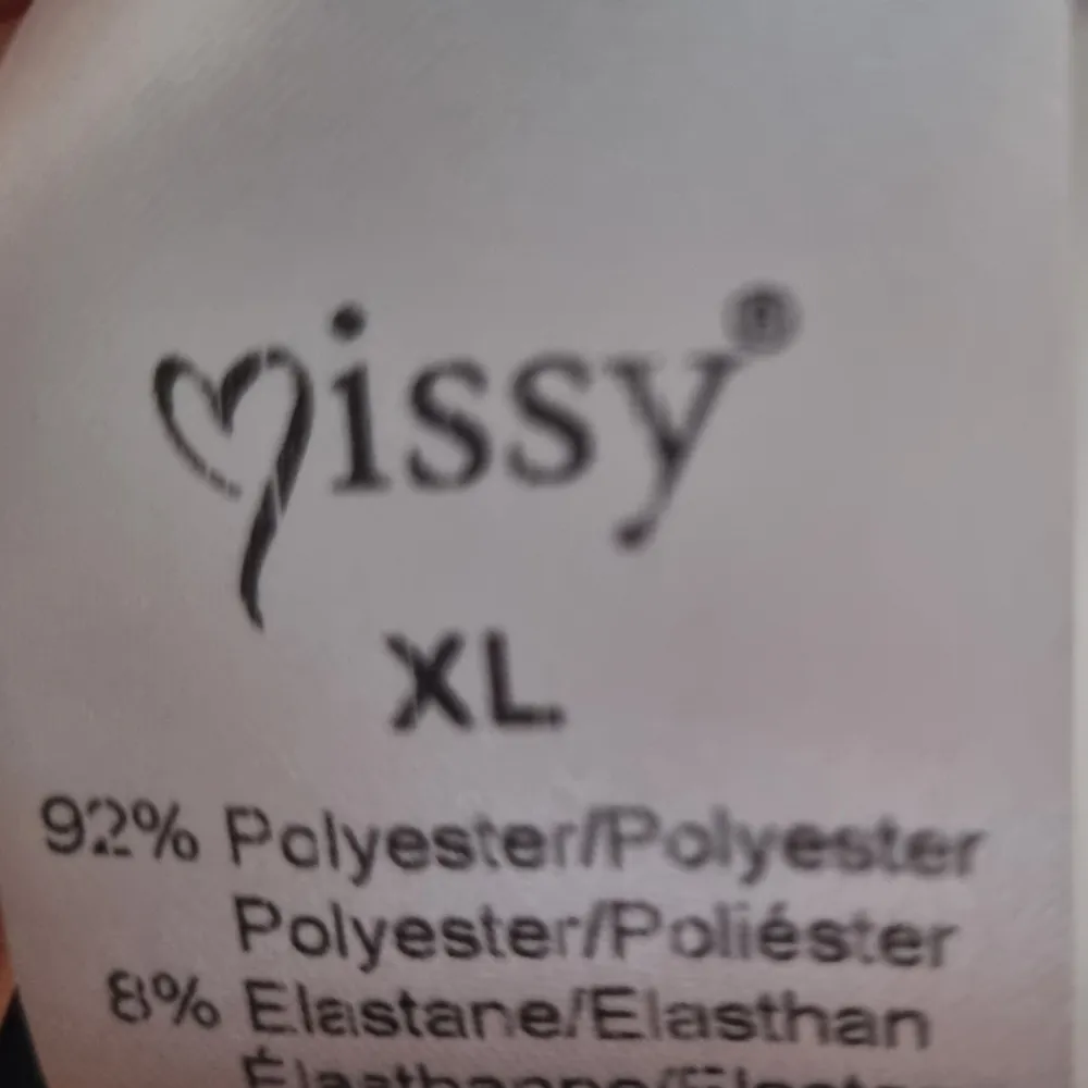 Oanvänd klänning från Missy Mjukt elastiskt material.. Klänningar.