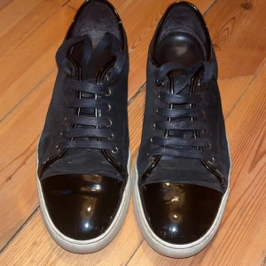 Lanvins - Säljer mina lanvins i storlek Uk8, passar 42-43   Inget og följs med