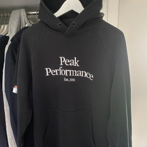 Peak performance hoodie - St L, inga defekter.