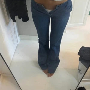 Ralph Lauren jeans  - Superfina mid waist jeans från Ralph Lauren, liknar passformen på kostymbyxor. Jättebra skick! Storlek 24W 32L💕😇