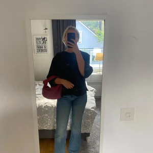 Blus i linmix - Jätte fin blus, aldrig använd. Trekvarts armar, vita sträck längst ner som en detalj. 