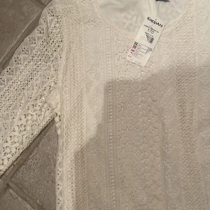 Jättefin spetsklänning! Aldrig använd med prislappen kvar. Nypris 299 - Nyskick