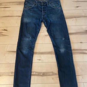 Slim fit/glenn - Säljer nu dessa feta jeansen av märket Jack & Jones Modell Slimfit/glenn Storlek 31/32 Väldigt bra skick 