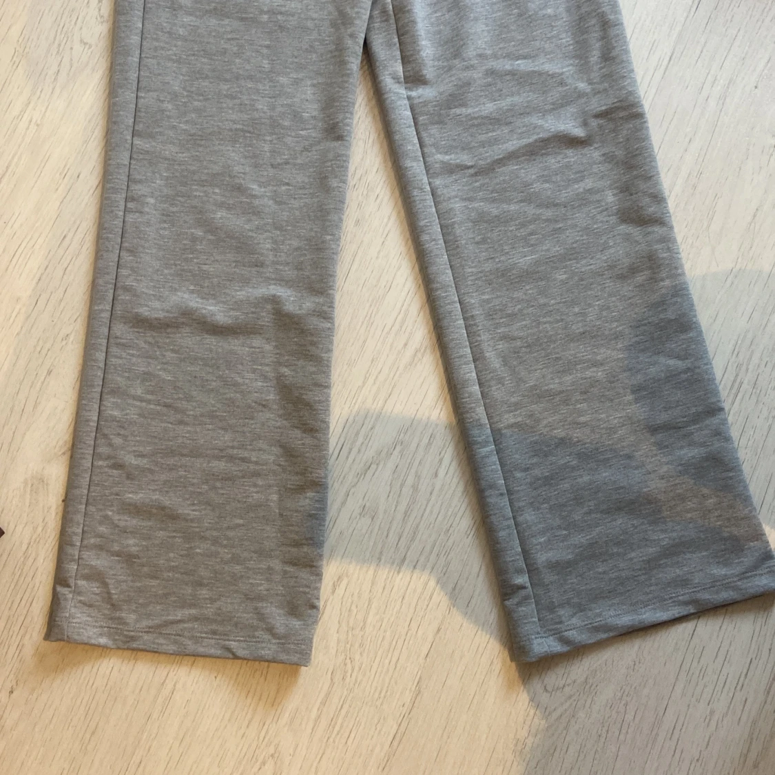 Grå mjukisbyxor - 91