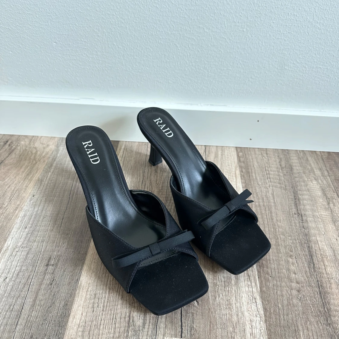 Klackskor med rosett - 91