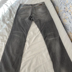Low waist gråa jeans - Strl 33/36💗