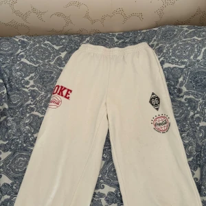 Mjukisbyxor  - Det är bra skick, materialet är bra och det är varmt. 