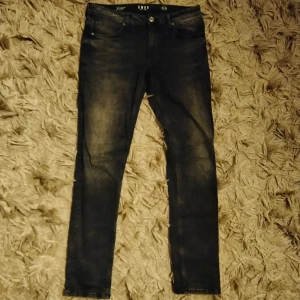 Jeans - Svarta jeans. Bra sckick. Slim fit/regular