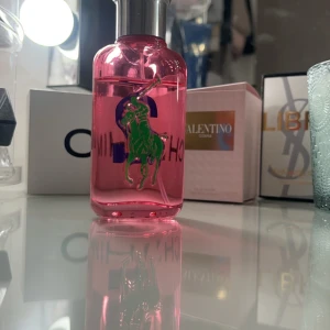 Ralp Lauren parfym  - Säljer denna parfym då den inte kommer till användning längre. Den är använd fåtal gånger men har inga defekter.