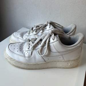 Nike air force storlek 38,5, använda men i bra skick