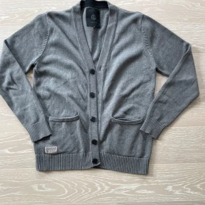 Jack & Jones cardigan - Säljer nu denna feta Jack & Jones cardigan | skick 8,5/10 | storlek S/M | hör av er vid funderingar!