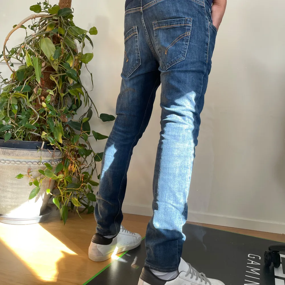 Säljer nu dessa riktigt feta dondup i storlek 30. Skriv dm vid frågor/funderingar. Jeans & Byxor.